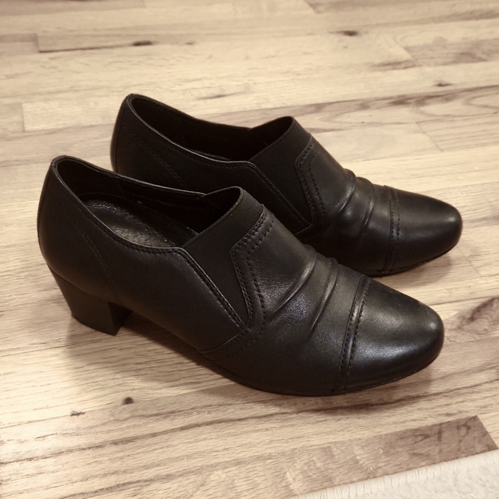 Medicus Black low cut Booties